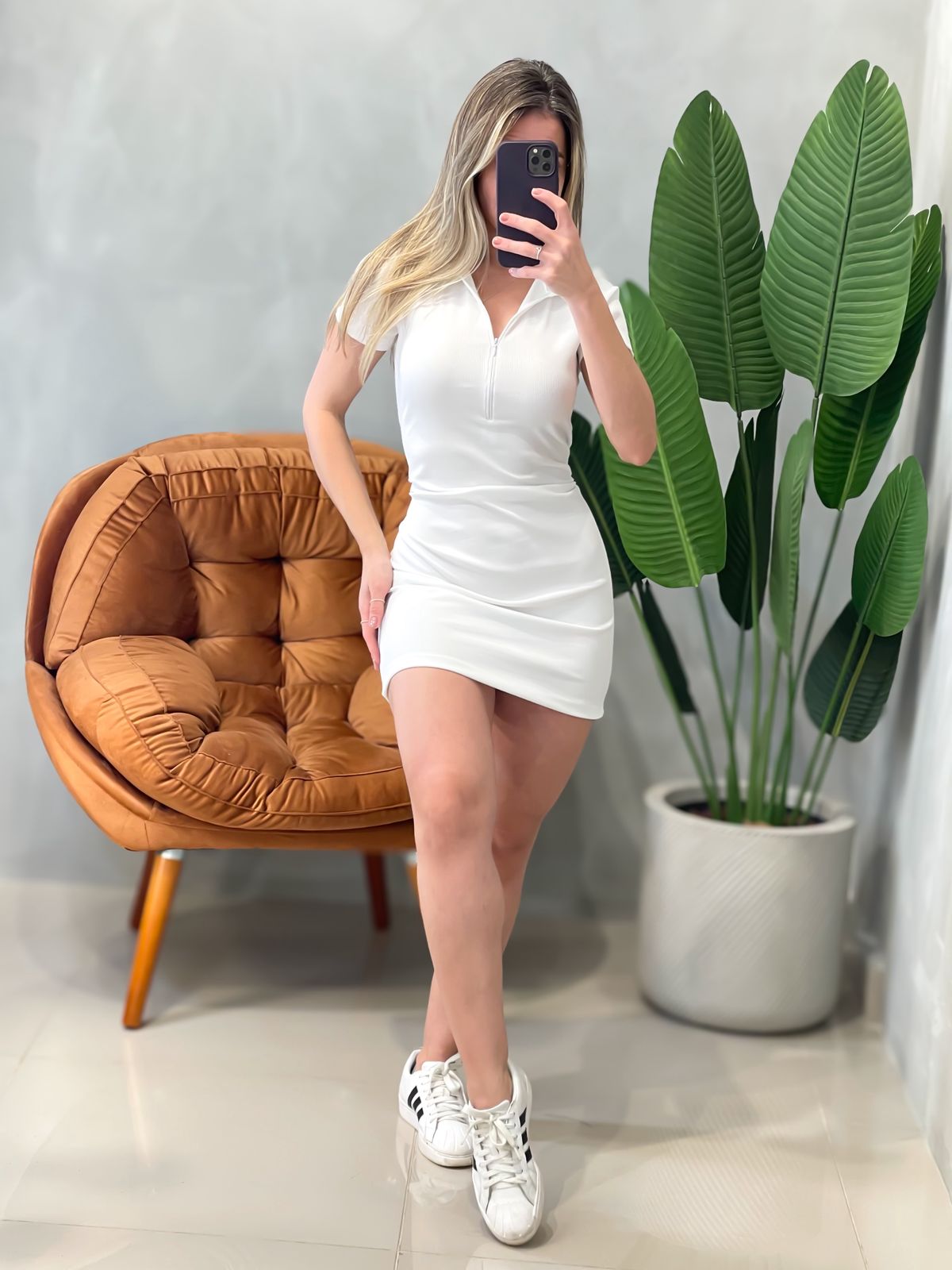 Vestido Curto Jaqueline em Ribana com Manga Curta, Gola e Zíper Frontal