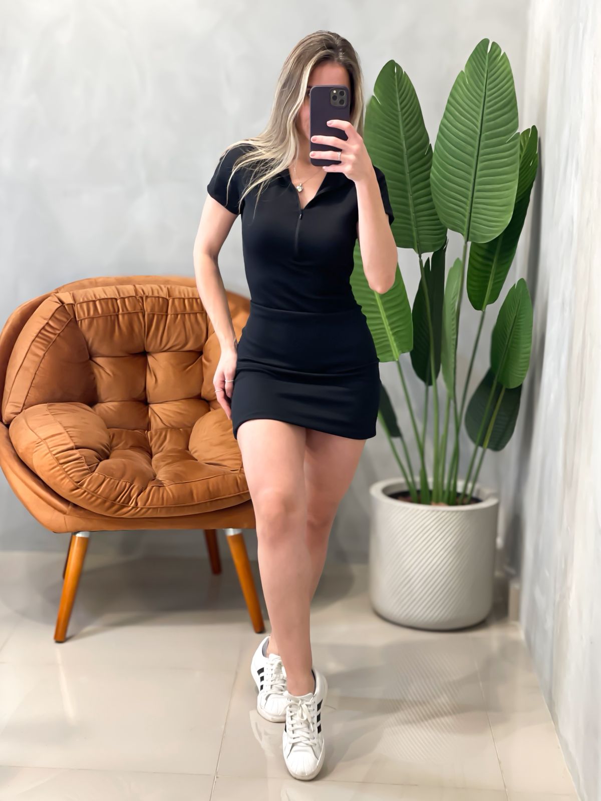 Vestido Curto Jaqueline em Ribana com Manga Curta, Gola e Zíper Frontal