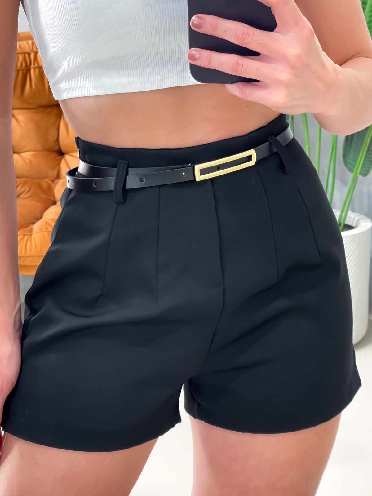 Shorts em Alfaiataria Modelo Zara com Cinto de Couro