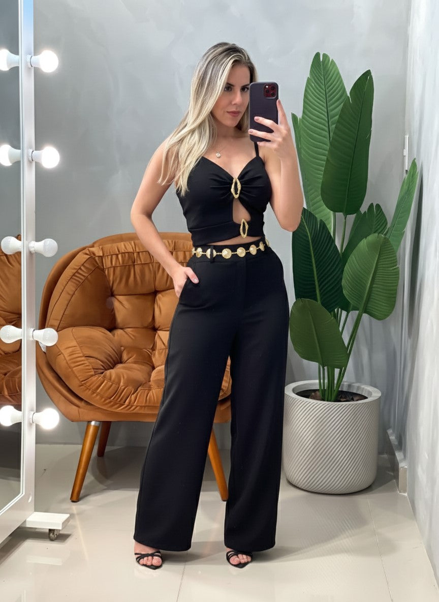 Conjunto em Alfaiataria Cropped de Alça com Recortes e Calça Pantalona