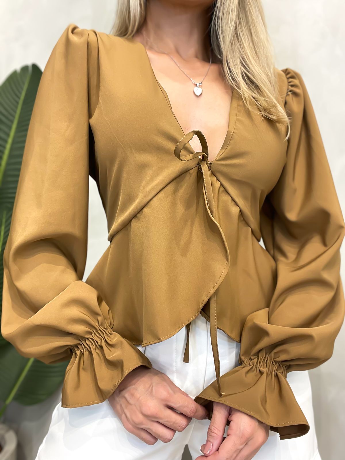 Blusa Feminina Manga Longa em Crepe Boho Chic com Amarração