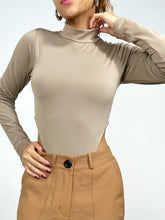 Body Feminino Cavado Manga Longa