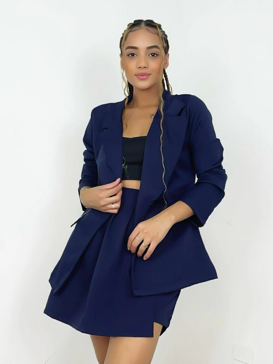 Conjunto Feminino em Alfaiataria – Blazer Max e Short Saia Colegial
