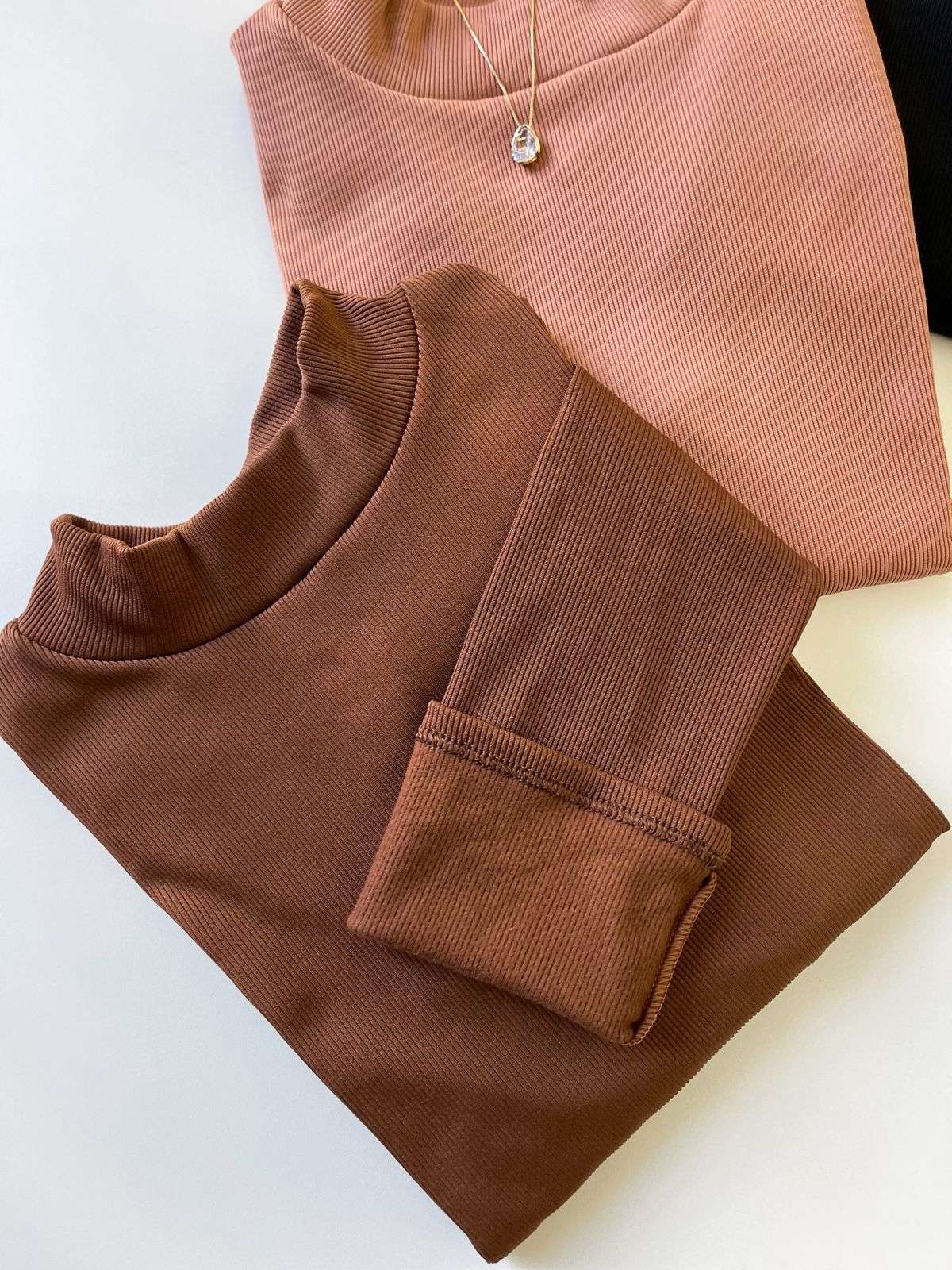 Blusa Feminina em Ribana Térmica Manga Longa com Gola