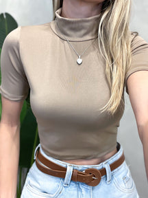 Cropped Manga Curta com Gola