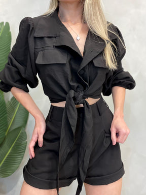 Conjunto em Alfaiataria Sensoriale com Shorts e Camisa de Amarração