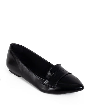Sapatilha Feminina Bico Fino em Couro Matte Preto