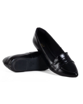 Sapatilha Feminina Bico Fino em Couro Matte Preto