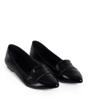 Sapatilha Feminina Bico Fino em Couro Matte Preto