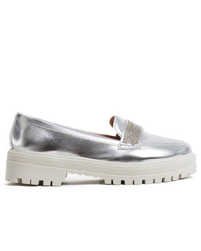 Loafer Feminino Tratorado em Napa Prata com Strass