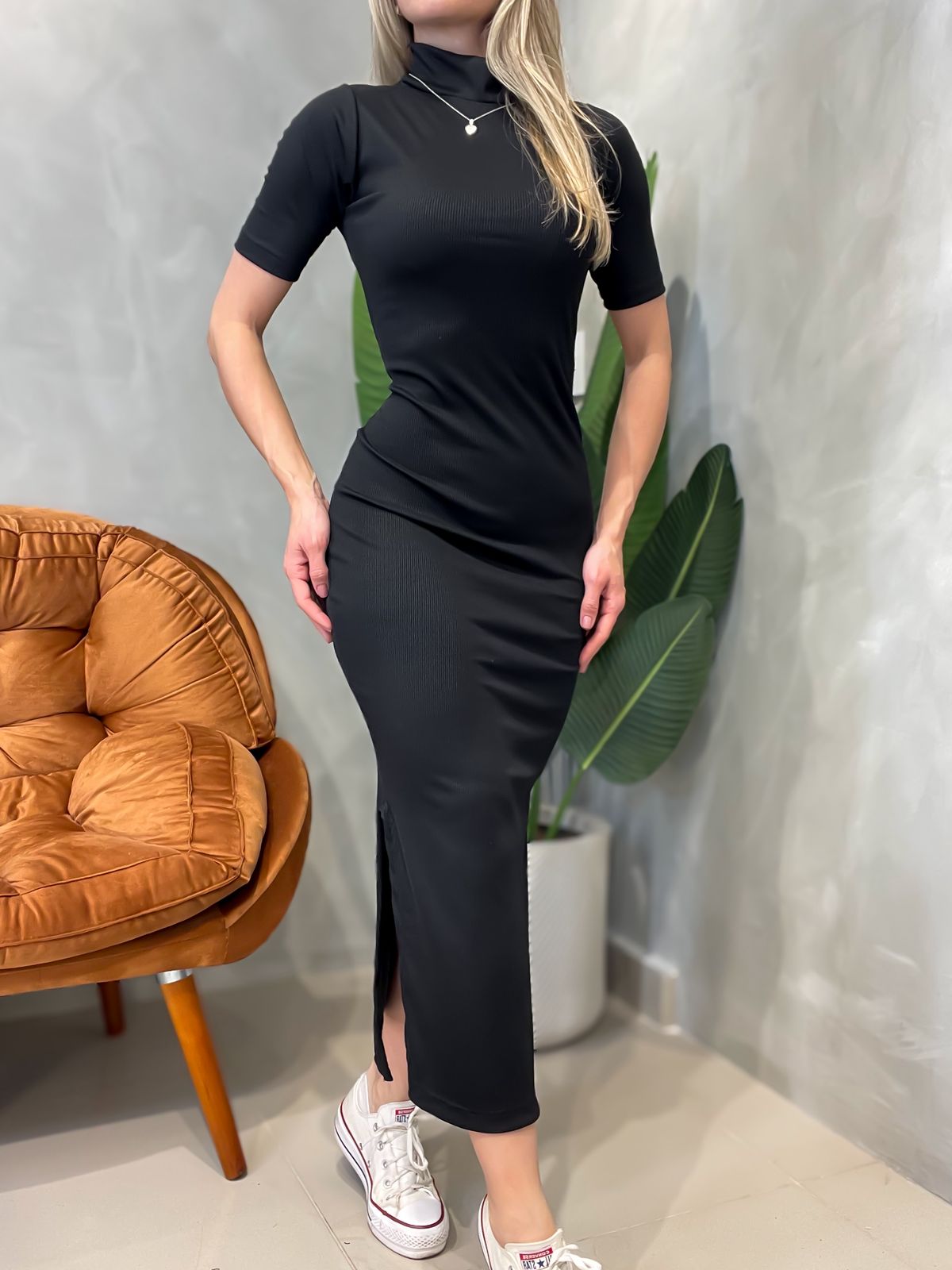 Vestido Midi Gislene em Ribana com Manga Curta e Gola