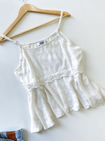 Blusa em Viscolinho com Alça Fina e Renda