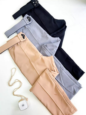 Calça Feminina Skinny em Alfaiataria