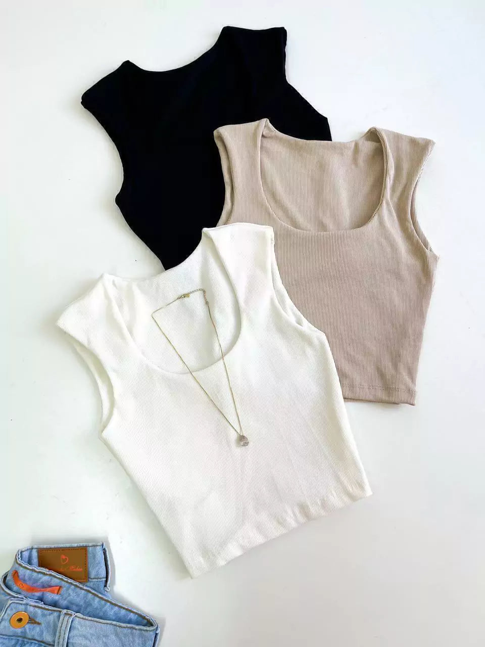 Cropped em Ribana Regata com Decote Redondo