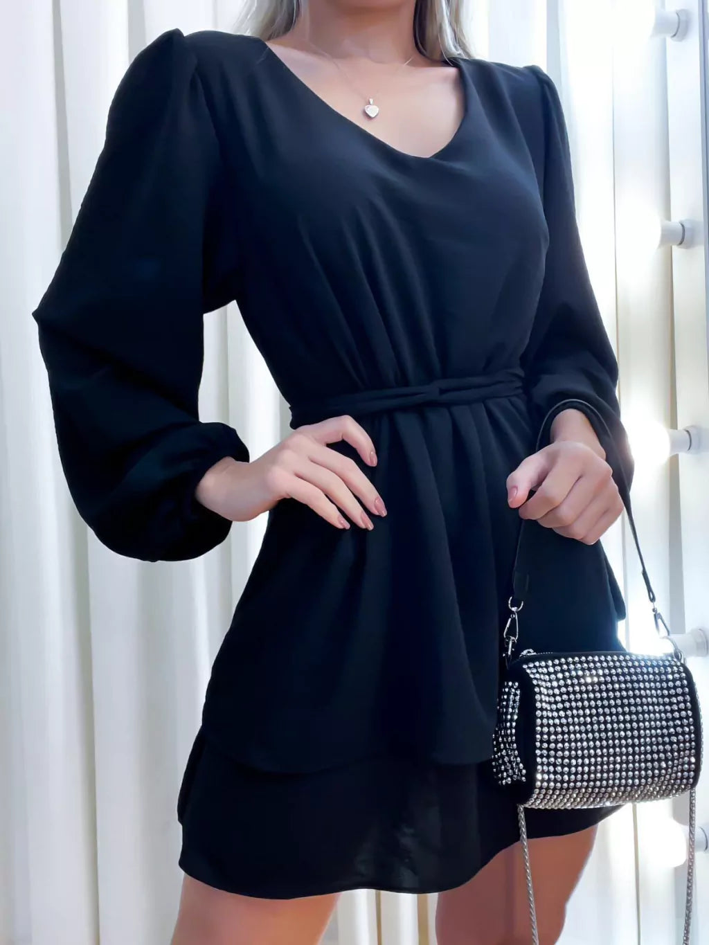 Vestido Curto Suelen Manga Longa em Tecido Duna