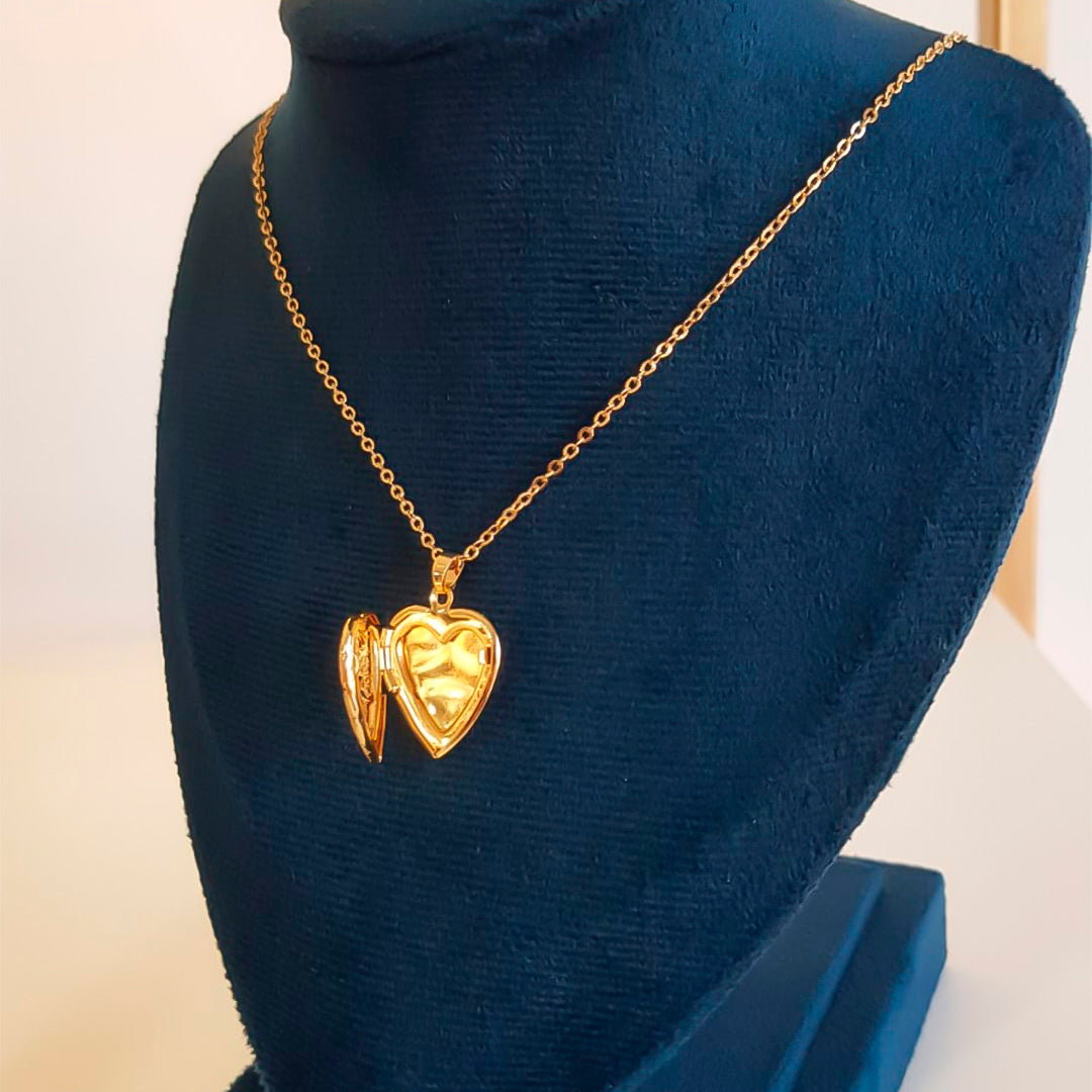 Colar Relicário Coração Banhado a Ouro 8K